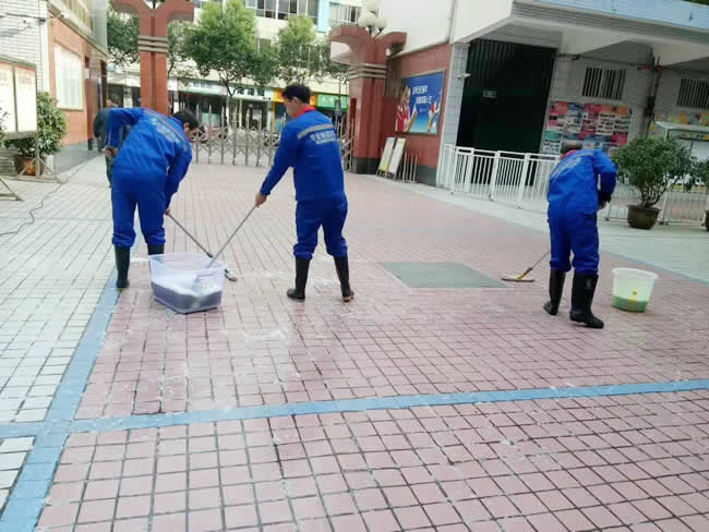 四川广元市南鹰小学增加通道广场砖地面防滑处理