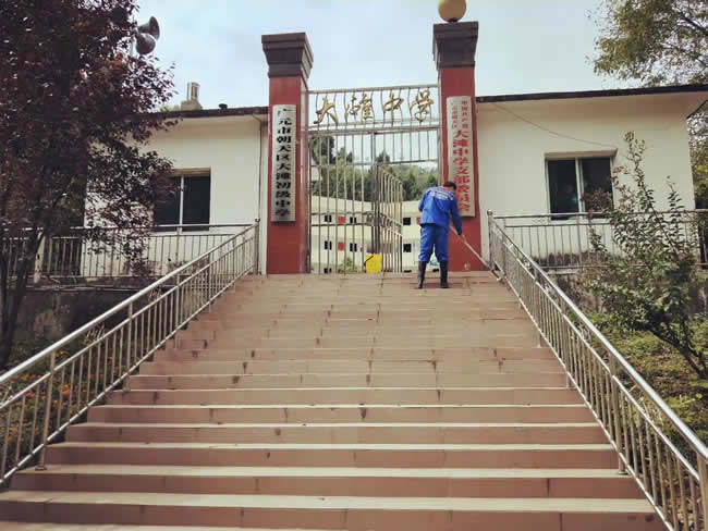 广元市朝天区大滩初级中学梯步及走道防滑施工