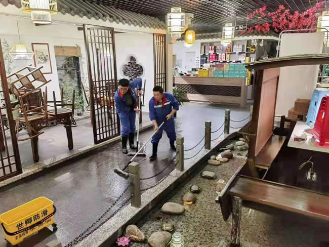 四川省绵阳市鲁班湖生态鱼餐厅地面防滑施工